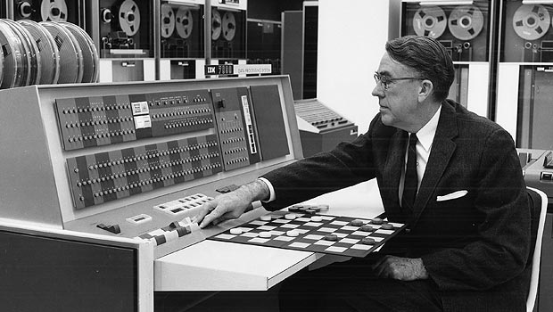 photo of Arthur Samuel with an IBM 701 computer and a checkerboard